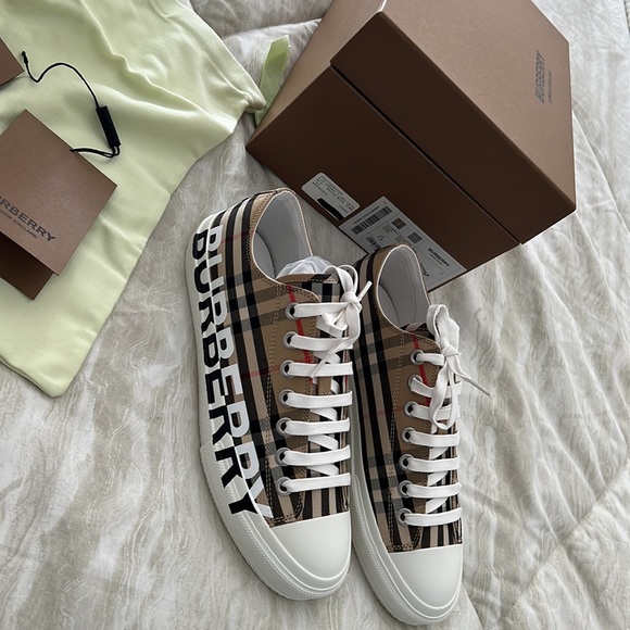 Burberry A:of lark hall l logo size 40.5 - Picture 6 of 7